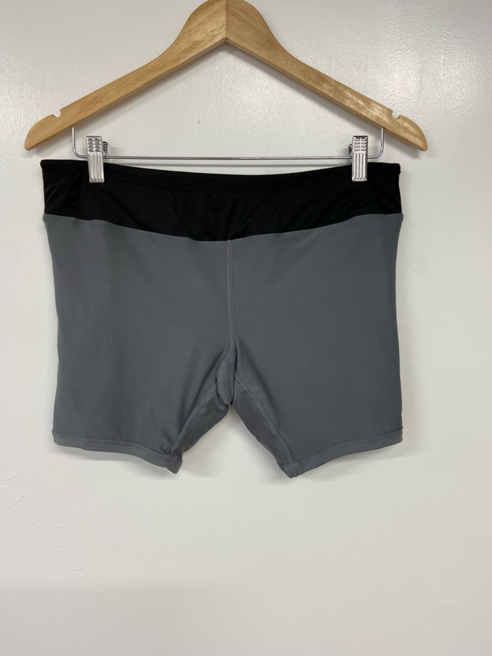 Danskin Now Black and Gray Semi-fitted Athletic Shorts Size Small - Picture 9 of 10